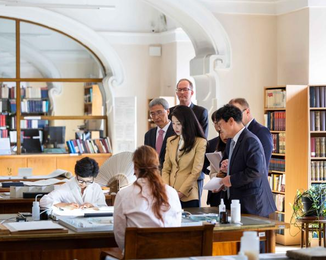 First lady Kim Keon Hee in the National Library of the Czech Republic. Photo: Yonhap