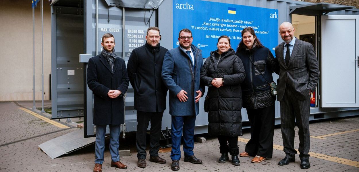 Předání mobilního pracoviště Archa I v Kyjevě / foto: Jan Hromádko